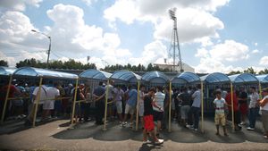 Mustață: "A venit rândul rapidiștilor să stea acasă!"** Steliștii au făcut filtre la casele de bilete! Cum au încercat giuleștenii să ia tichete