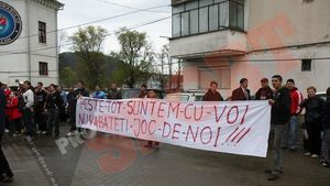 Dinamoviștii, așteptați de fani la Beclean**: "Peste tot suntem cu voi, nu vă bateți joc de noi"