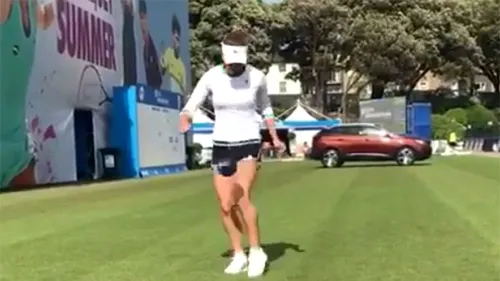 VIDEO GENIAL | Cât de bine poate să jongleze Simona Halep cu o minge. O vrei în Liga 1? :))