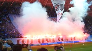 „Craiova Maxima”, sărbătorită înainte de Universitatea Craiova - FCSB! Coregrafie de senzație și show pirotehnic incendiar, care a întrerupt meciul pentru câteva minute! GALERIE FOTO