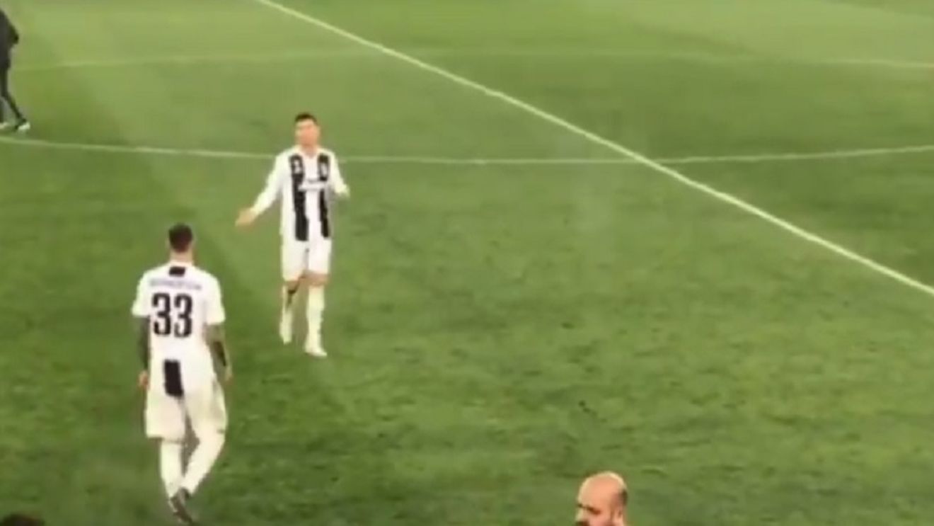 Cristiano Ronaldo, moment incredibil la finalul meciului cu Ajax! VIDEO: Gestul prin care le-a spus totul colegilor: "Ați făcut pe voi de frică!"