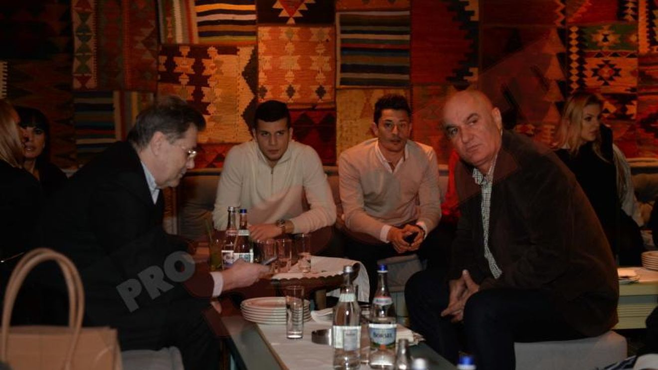 Șefii au făcut cinste cu o shaorma. FOTO: 'Câinii' au petrecut la un restaurant cu specific turcesc 