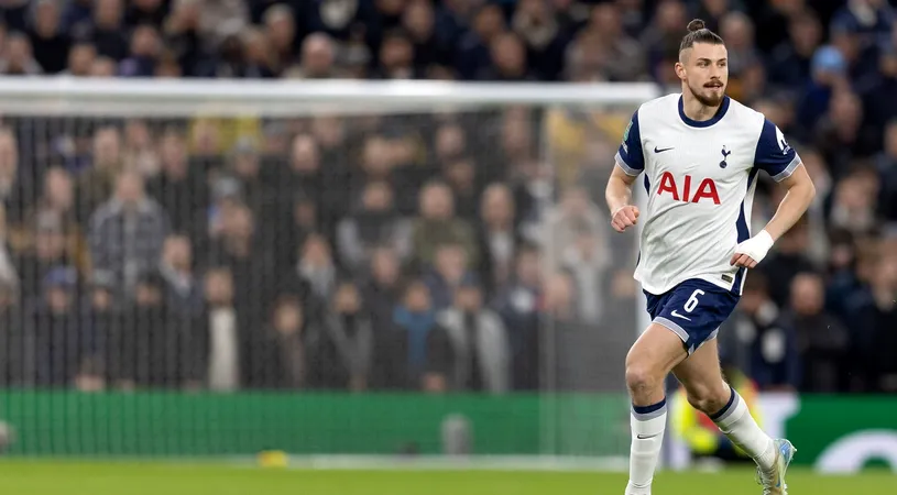 Ce au scris britanicii despre Radu Drăguşin după Tottenham - Wolves 2-2, meciul care ar putea fi ultimul la Spurs pentru Ange Postecoglou