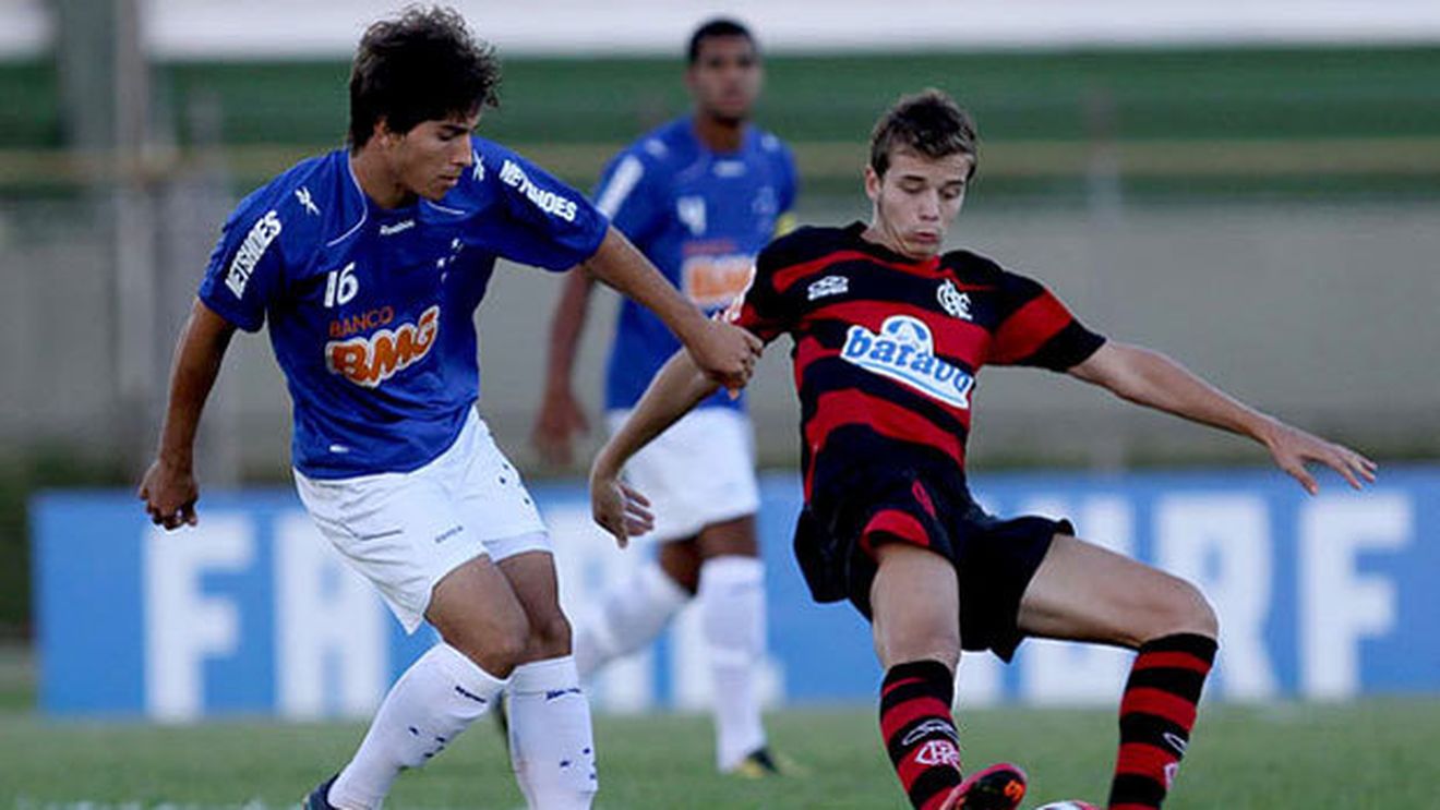 Manchester și Real se bat pe urmașul lui Ronaldinho!** Ferguson l-a invitat deja la un trial