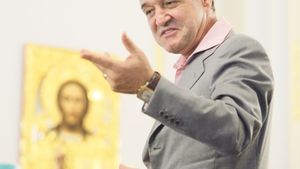Becali către Dorinel: "Dacă nu mai dăm bani pe transferuri și iei titlul, ai 300 de mii bonus!"