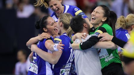 Bijuteriile Aureliei Brădeanu! Starul handbalului românesc i-a pus "capac" lui Vardar Skopje cu două goluri înscrise de la zeci de metri distanță. "Am dat-o în bară, dar a intrat în plasă"