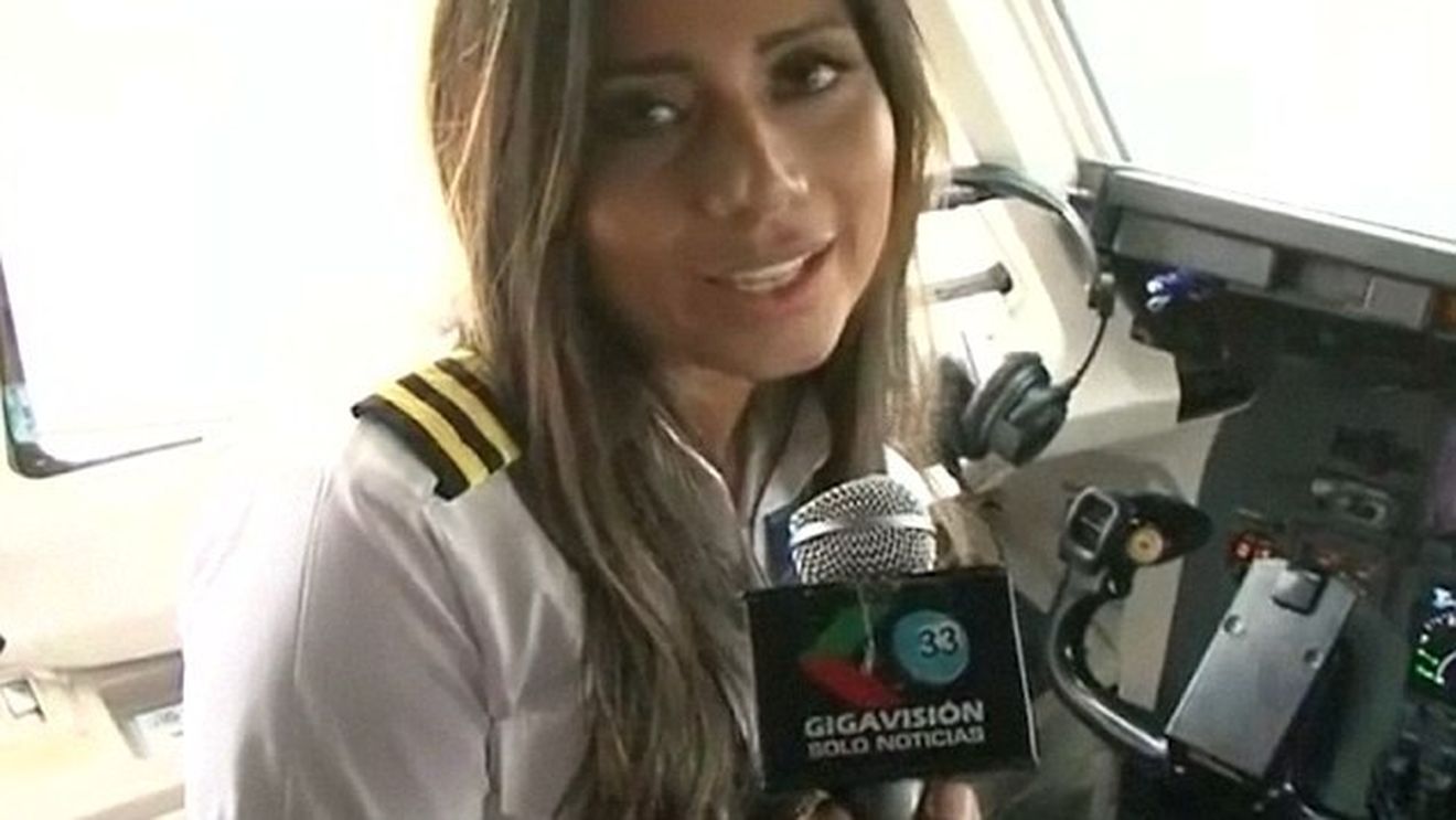 "Merg acolo cu multe speranțe și noroc!" VIDEO | Interviurile date de echipaj și jucători chiar înainte de decolarea spre Columbia. Tânăra copilot din imagini se afla la primul ei zbor!