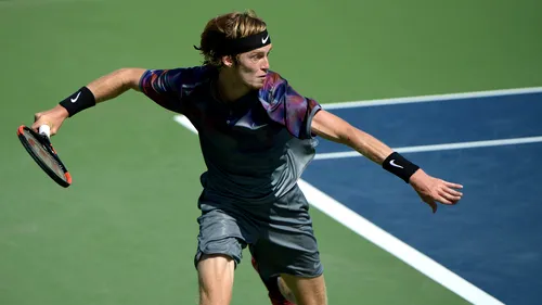 US Open | Jucătorul care îi învață pe fanii tenisului să parieze în ruble. La 19 ani, Andrey este față în față cu Nadal, jucătorul pe care l-a îndrăgit la prima vedere și care l-a chemat la Mallorca, pentru antrenamente. Kafelnikov: 