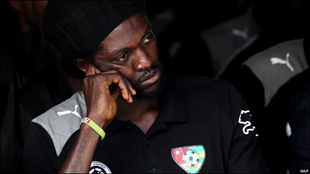 Adebayor își acuză mama că a practicat vrăjitorii pentru a-i încheia prematur cariera de fotbalist: 