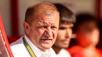 Dorinel Munteanu, mesaj pentru jucătorii Reșiței după umilința cu Popești Leordeni: ”O mentalitate de învingător nu se construiește după trei meciuri câștigate. Când primești șapte goluri în două jocuri, n-ai dreptul să te gândești la nimic”