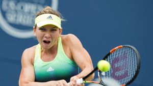 Halep s-a retras din finala turneului de la Toronto la scorul de 1-1 la seturi și 0-3 în decisiv pentru  Belinda Bencic. Simonei i s-a făcut rău pe teren din cauza căldurii și a primit îngrijiri medicale