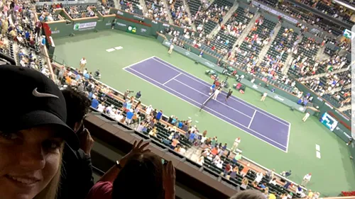 Halep, prezentă la duelul surorilor Williams! Mesajul Simonei în noaptea în care Venus a învins-o pe Serena la Indian Wells | FOTO