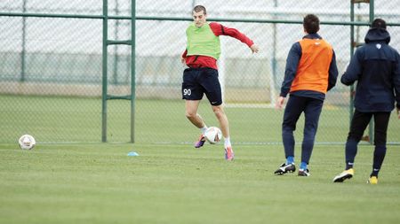 Nikolic se antrenează singur!** Atacantul se pregătește în continuare și speră să fie iertat după meciul de la Cluj