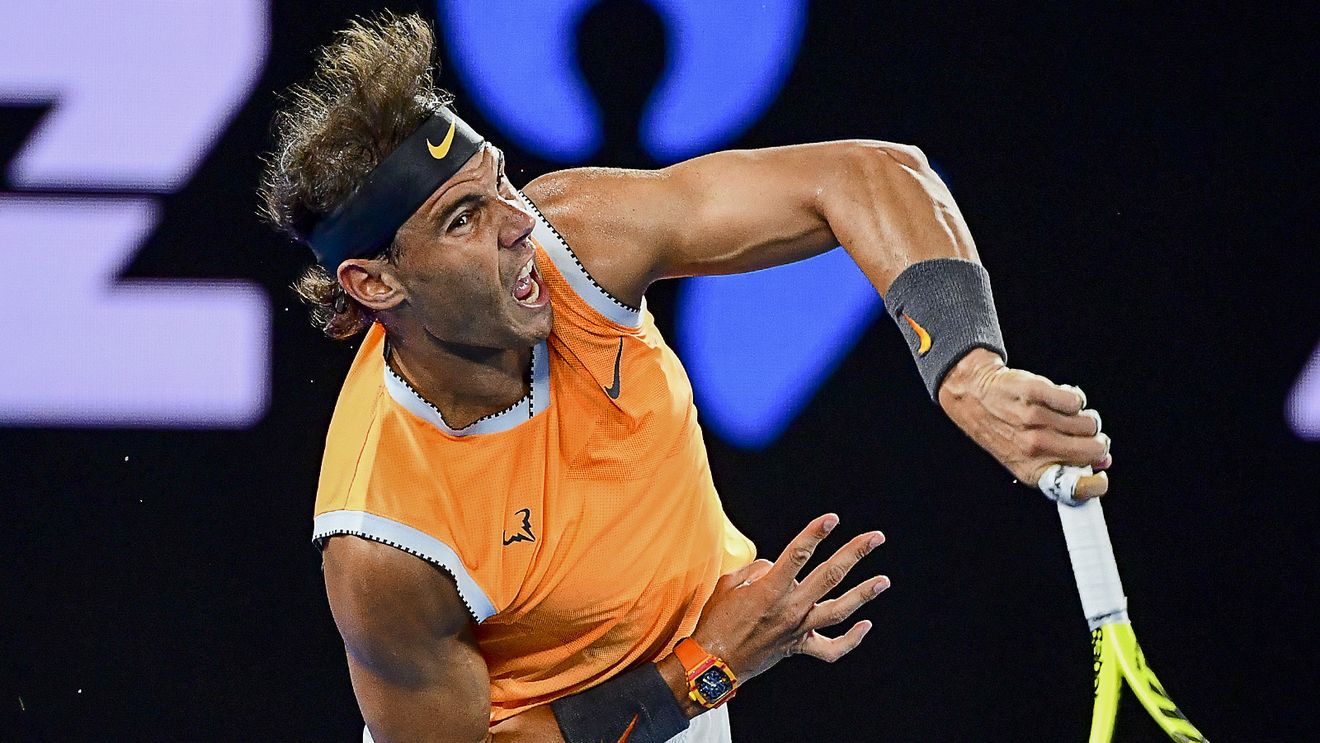 Rafa Nadal a zdrobit rezistența grecului Tsitsipas. Pus în gardă de super-evoluțiile lui Stefanos, spaniolul a spus 'pas' emoțiilor, cu doar 6 game-uri cedate. Urmează a 5-a finală în ultimele 10 participări la Australian Open pentru iberic