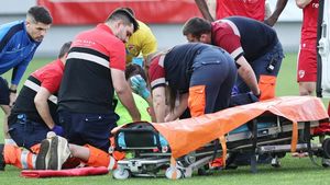 Oficialii ieșeni au primit rezultatul celui de-al doilea CT efectuat de Luca Mihai. „Slavă Domnului, nu sunt fracturi craniene. Medicii i-au oprit hemoragia”. Un nou atac violent la adresa lui Ovidiu Hațegan: „S-a făcut de râs, și-a bătut joc de meseria lui”. EXCLUSIV