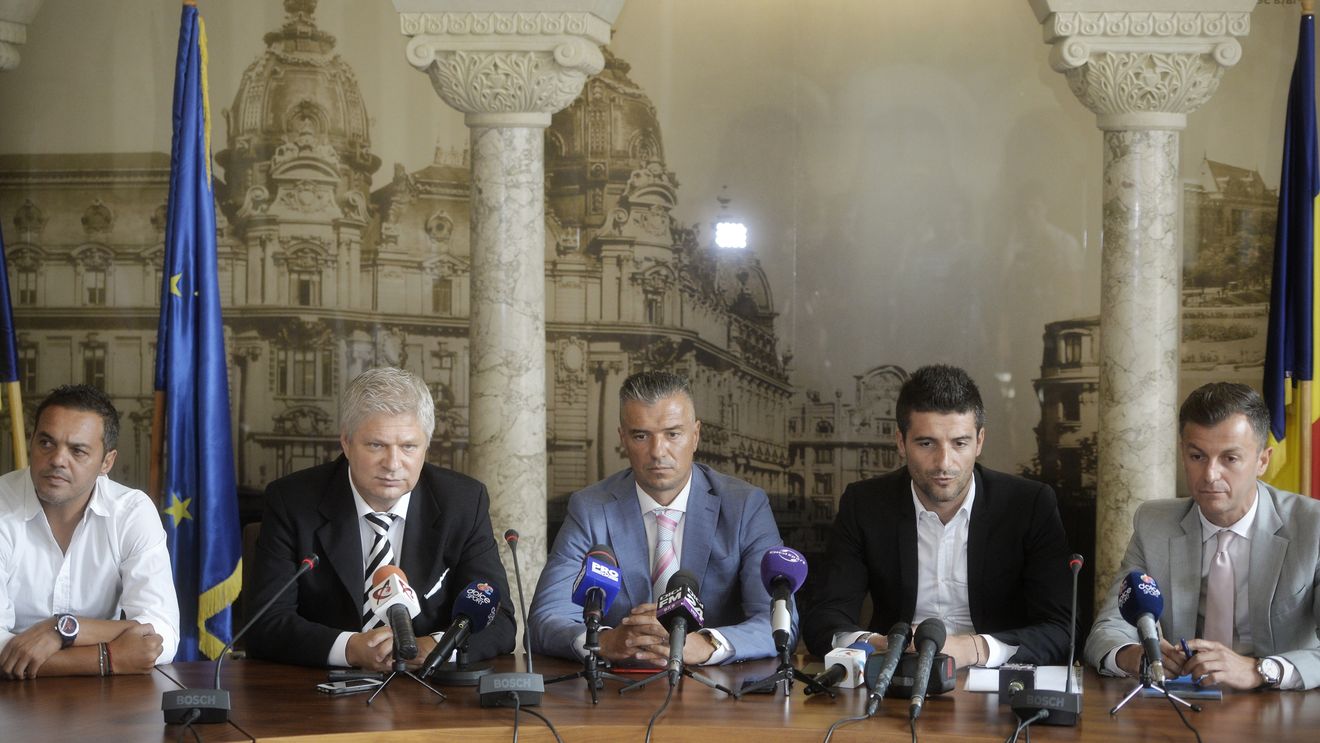 "Noul Rapid" cu patronat în ceață. SC FC R SA, "moștenitoarea" Academiei Rapid, este firmă cu acțiuni la purtător, tip de SA folosit când se ascunde identitatea adevăratului proprietar. Acțiunile se pot ceda fără să afle nimeni | CULISE