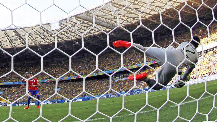 Julio Cesar, jucătorul meciului Brazilia - Chile. Portarul a apărat două lovituri de departajare