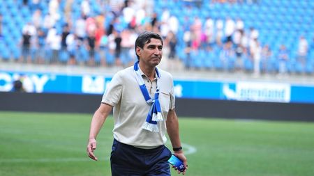 Piţurcă mai face un apel pentru schimbarea gazonului: „Nu se mai poate! E în pericol viaţa unor oameni, mirosul e otrăvitor!”. Ce şanse crede că sunt să se schimbe suprafaţa de joc şi de ce nu mai ia în calcul mutarea pe „Extensiv”