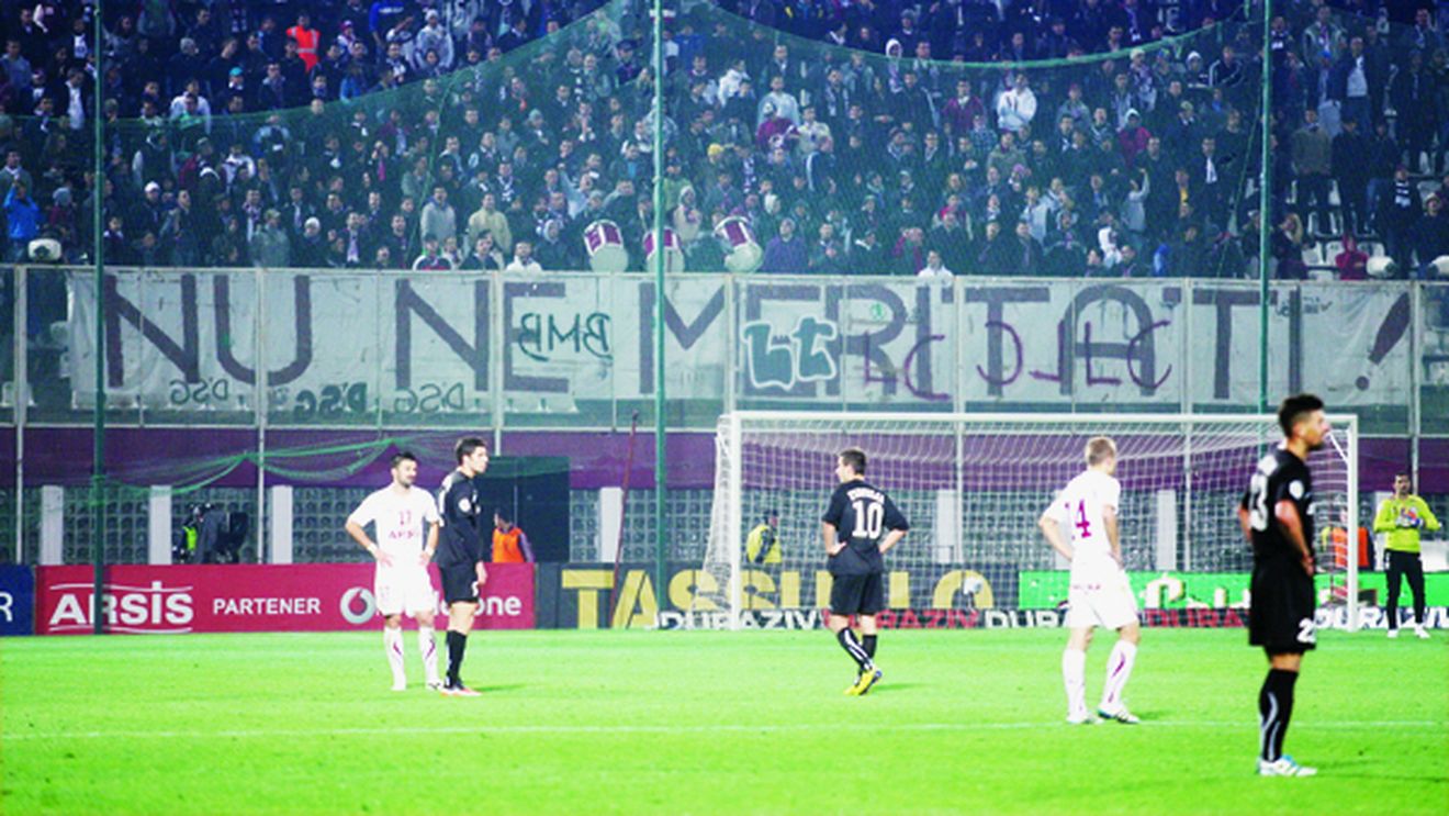 Rapidul e stabil doar în peluză!** Suporterii au participat la o ședință a galeriei: "Vom fi alături de echipă indiferent de  probleme". Ce au decis: