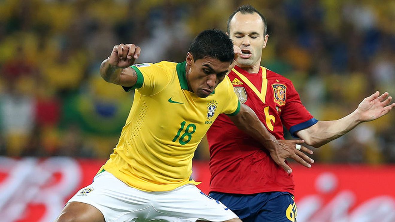 Paulinho va juca la Tottenham Hotspur! 20 de milioane de euro vor încasa cei de la Corinthians