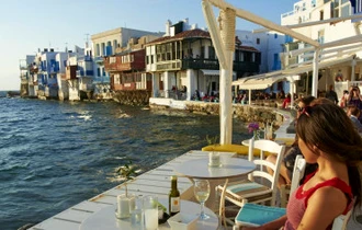 Preţul exorbitant pe care l-a plătit un cuplu pentru două băuturi la un restaurant din Mykonos