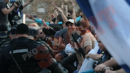 Asociația Suporterilor Români:** "Intervenția jandarmilor la mitingul din Piața Victoriei a fost nejustificată! Suporterii au fost jigniți, provocați și intimidați"