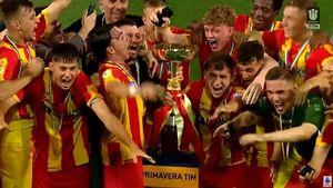 Rareș Burnete a făcut furori în campionatul Primavera, iar acum e pregătit să facă pasul în Serie A: „Eu sunt decis să joc la seniori. Visul meu este să ajung în Premier League”