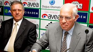 Aragones a devenit oficial noul antrenor al lui Fenerbahce