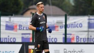 E "on fire" și la antrenamente! VIDEO | Ionuț Radu, intervenție senzațională la o Panenka