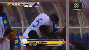 Cea mai NEBUNĂ‚ calificare la Campionatul Mondial! "Urmașii" lui Sorin Cârțu :) Fotbaliștii din Honduras s-au răzbunat pe banca de rezerve după ce Costa Rica a înscris în ultimul minut | VIDEO
 