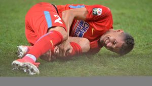 Îi e frică de Gigi Becali? Romario Benzar a fost forțat și a suferit o nouă ruptură musculară, dar Dică aruncă vina pe fotbalist: "Nu se pune problema de recidivă, el ne-a spus că nu e sută la sută apt"
