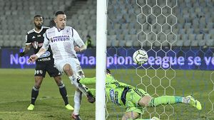 Andrei Blejdea visează să readucă Piteştiul în Liga 1 după 11 ani. Golgheterul Argeşului a învăţat că ”forţa şi disciplina bat talentul”, vorbeşte despre experienţa sa din străinătate, perioada specială avută la Dinamo şi motivul pentru care s-a apucat de fotbal