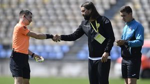Dan Alexa, ”cel mai bun” antrenor din Liga 2 la primit cartonașe galbene. Aproape jumătate din ”principali” au fost avertizați de arbitri