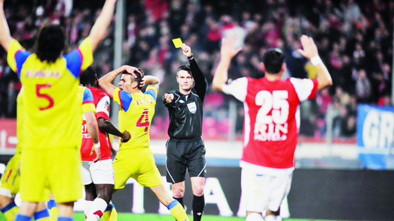 Oameni în negru, plătiți la negru!** ProSport a descoperit că grupările din România recurg la o formă de evaziune fiscală când achită baremurile pentru arbitri