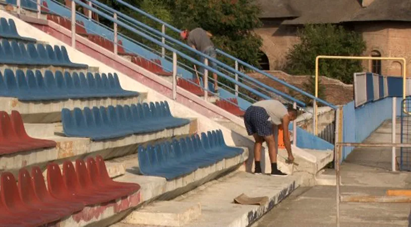 Se dărâmă, dar e proaspăt vopsit!** Stadionul din Târgoviște, 