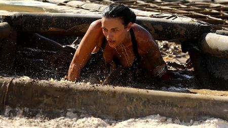 Accidentare gravă a gimnastei Ana Porgras la Survivor România All Stars. A fost scoasă în lacrimi, pe brațe: Zanni, căpitanul controversat al echipei ei, nu a putut să o ajute pentru că e prea mic de înălțime!