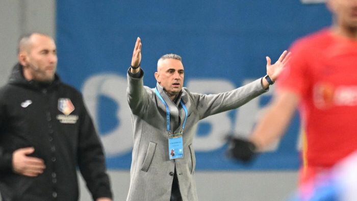 Ivaylo Petev își înjură fotbaliștii de la Universitatea Craiova în bulgară! Ce fost coleg de-al său l-a poreclit „zacuscă” pe tehnicianul oltenilor: „I-am citit pe buze! Dan Petrescu e mic copil”