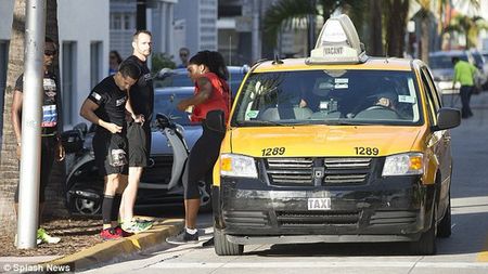 Serena Williams a trecut linia de sosire într-un taxi la un cros de 5 km pe care l-a organizat