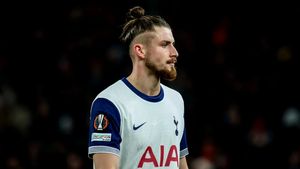 Gata! Tottenham a făcut ofertă pentru protectorul lui Radu Drăguşin, dar tot AC Milan e favorită să-l ia