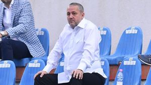 Mihai Rotaru lasă deschisă poarta colaborării cu Mirel Rădoi. „L-am vrut și acum trei ani. Vrem să fim Athletic Bilbao de România”. Ce se va întâmpla cu antrenorul Corneliu Papură