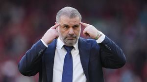 Ce se întâmplă la echipa lui Radu Drăgușin. Decizia luată de Ange Postecoglou