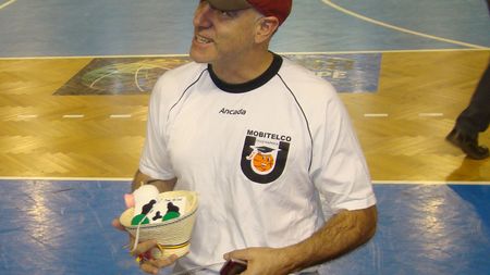 Americanul de pe banca lui "U" Mobitelco a schimbat prefixul