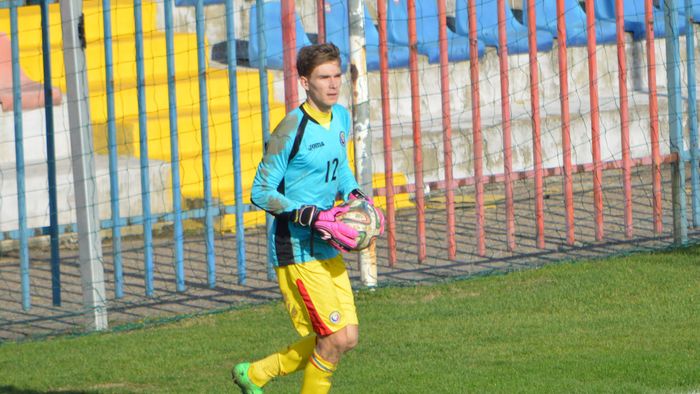 El este primul transfer oficial al lui Reghecampf. Theodor Botă e fan Balotelli și Neymar, ar fi vrut să ajungă la AC Milan în iarnă și a făcut spectacol în poarta naționalei Under 19 a României, deși joacă atacant