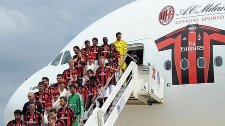 Ronaldinho, o lună pe tușă!** FOTO Milan și-a prezentat noul echipament