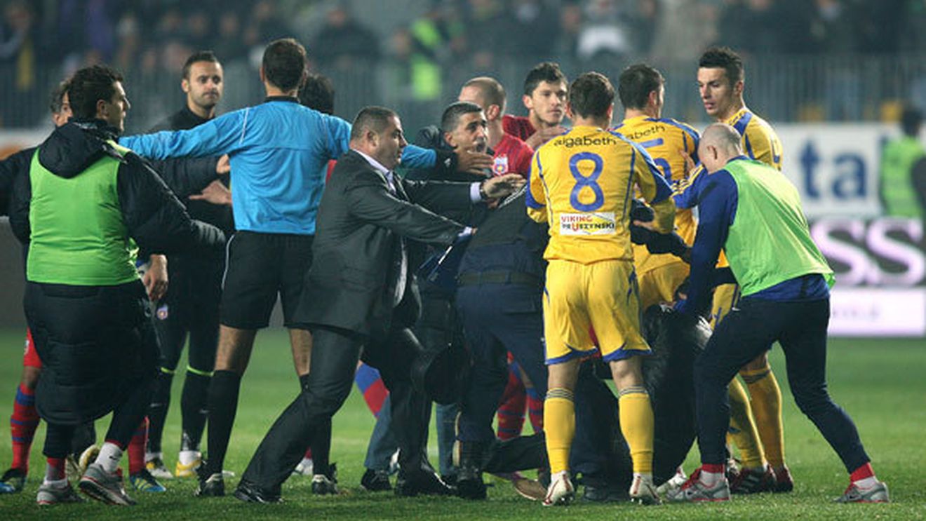 Primele măsuri după incidentele de la Petrolul-Steaua:** "A fost un atac concertat împotriva clubului"