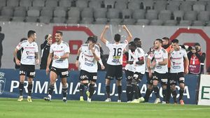 Cum se fac transferurile la liderul din Superliga României: „În vară am monitorizat 242 de jucători”. U Cluj și-a luat golgheter cu Inteligența Artificială. „Putem găsi un jucător în 10 secunde”. EXCLUSIV