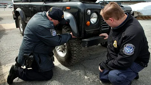 VIDEO Imagini ce vă pot afecta emoțional :) Motivul pentru care un Land Rover Defender a fost distrus la intrarea în SUA