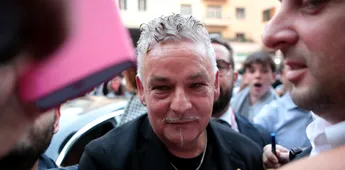 Imaginea cu Roberto Baggio în care e de nerecunoscut: gras și cu părul mult mai lung. Ce a făcut fostul câștigător al Balonului de Aur, de fapt, în fotografia respectivă, pe care fanii au legat-o de serialul „Narcos”