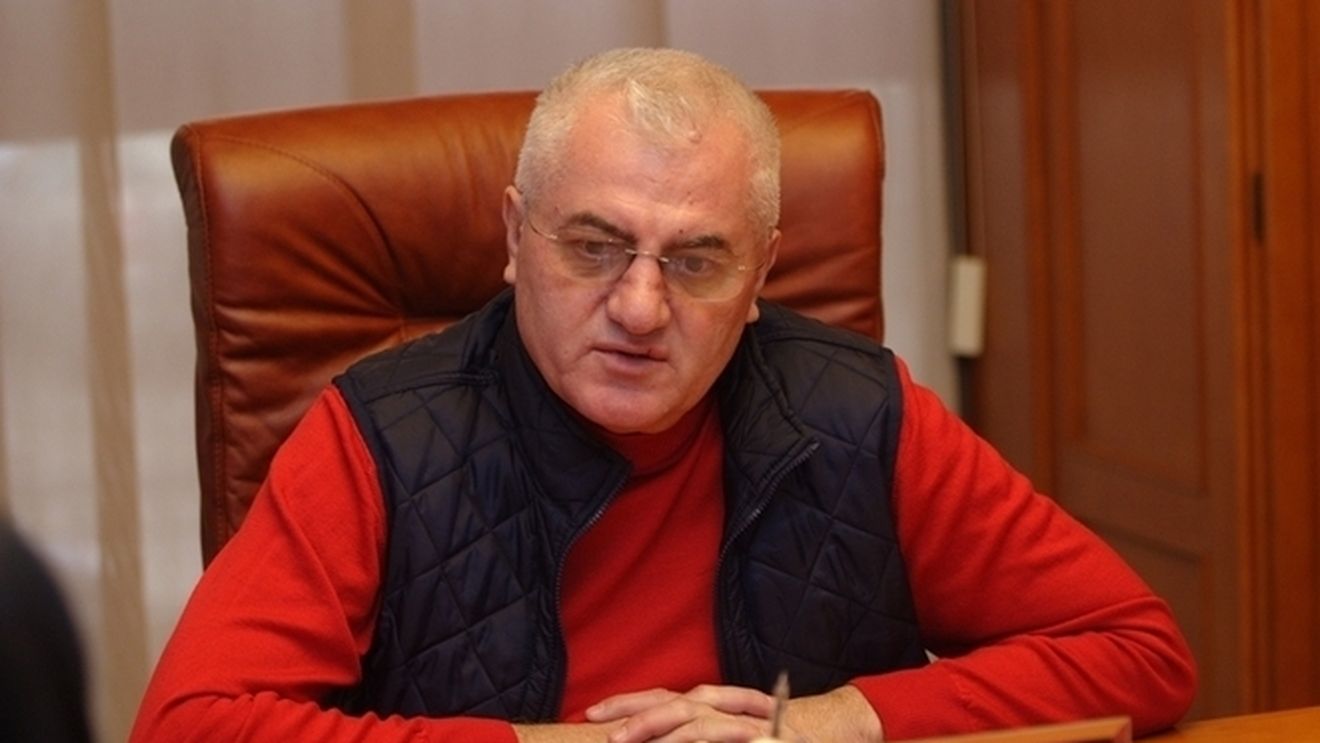 "Conducătorii incită la violență!** Și ei ar trebui interziși pe stadioane, nu doar fanii!"