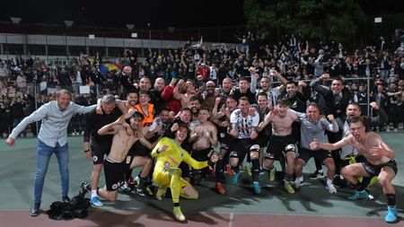 A trimis-o pe Dinamo în premieră în Liga 2, iar acum și-a ales favorita surpriză în lupta pentru titlu din Superliga: „Le țin pumnii! Atunci, au dat cu gaze lacrimogene și nu am putut să intrăm în vestiar”. EXCLUSIV